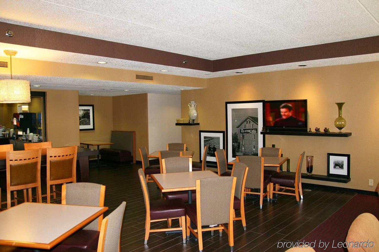 Spx Hotel Green Bay Restaurant photo